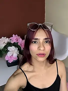 Scarlet Red  online show from October 7, 2025, 2:25 pm