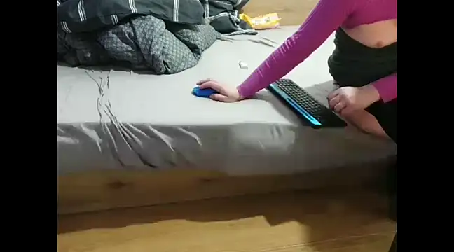 Snapshot of eblata04 chatting on March 1, 2025, 9:04 pm eblata04 online show from March 1, 2025, 9:04 pm