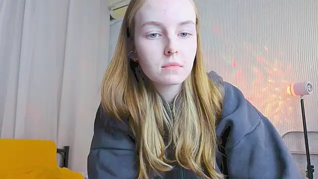 Snapshot of Wild__flowers chatting on April 20, 2026, 4:43 pm Wild flowers online show from April 20, 2026, 4:43 pm
