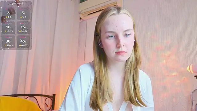 Snapshot of Wild__flowers chatting on April 22, 2026, 8:21 pm Wild flowers online show from April 22, 2026, 8:21 pm