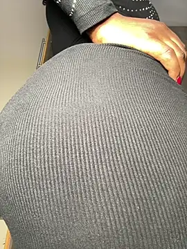Snapshot of Hugemassivebootie chatting on July 12, 2026, 6:10 pm Hugemassivebootie online show from July 12, 2026, 6:10 pm
