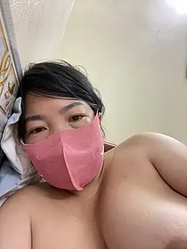 Hachi Sweetbabie  online show from September 28, 2025, 10:31 am