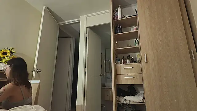 juanasnz99 online show from March 21, 2025, 5:21 am