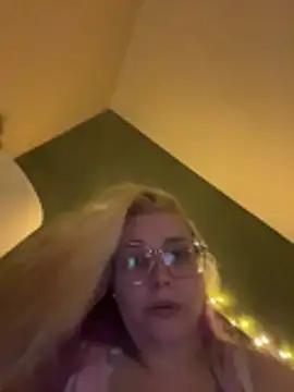 Snapshot of Lalalynn chatting on February 22, 2026, 10:25 am Lalalynn online show from February 22, 2026, 10:25 am