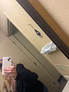 Lalalynn online show from April 6, 2026, 1:36 am