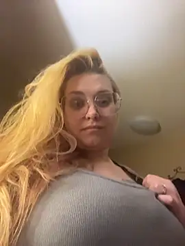 Lalalynn online show from April 14, 2026, 2:06 am