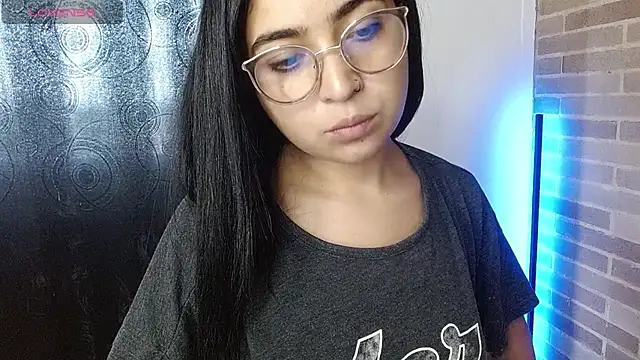 helenacyruss online show from March 3, 2026, 8:59 pm