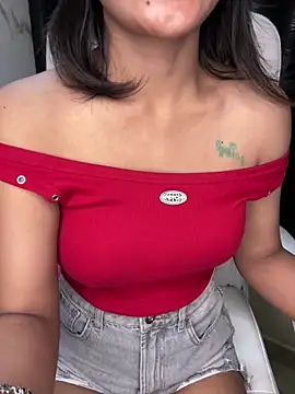 LeisyXO online show from December 6, 2024, 10:30 pm