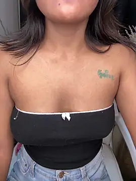 LeisyXO online show from January 9, 2025, 1:18 am