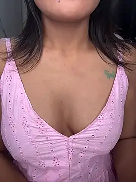 LeisyXO online show from January 12, 2025, 6:59 pm