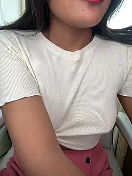 LeisyXO online show from February 2, 2025, 4:48 am