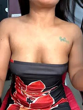 LeisyXO online show from November 17, 2025, 7:19 pm