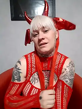 poussichienne online show from October 30, 2025, 4:41 pm