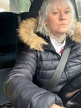 poussichienne online show from January 12, 2026, 11:04 am