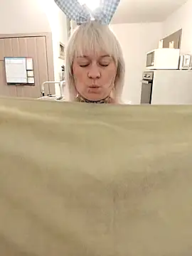 poussichienne online show from February 21, 2026, 5:03 pm