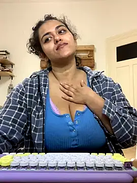 Curvydesifromgermany online show from September 23, 2025, 2:42 pm