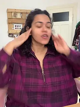 Curvydesifromgermany online show from November 7, 2025, 1:00 pm