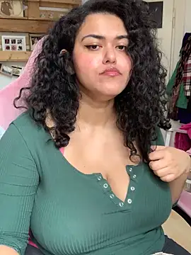 Snapshot of Curvydesifromgermany chatting on April 3, 2026, 8:45 am Curvydesifromgermany online show from April 3, 2026, 8:45 am