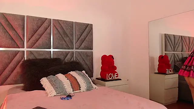 Laura Dicardy online show from October 25, 2025, 7:41 pm