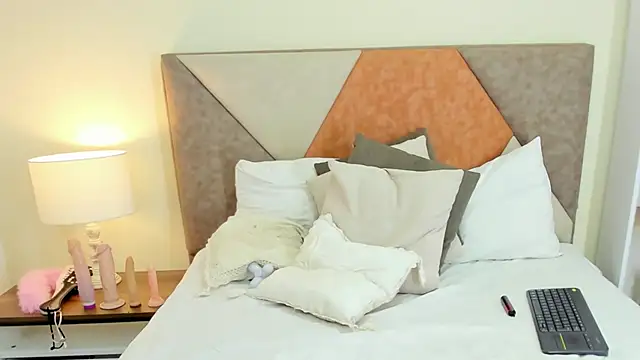 Snapshot of JennaCollins149 chatting on February 7, 2025, 8:10 pm JennaCollins149 online show from February 7, 2025, 8:10 pm