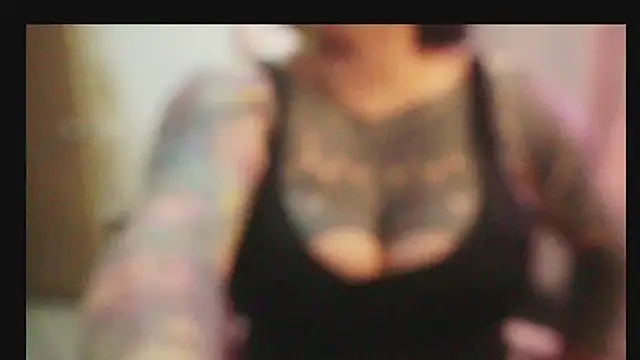 angelacianuro  online show from November 4, 2025, 11:37 pm