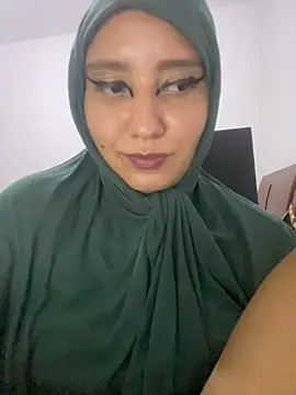 hannahayat online show from November 14, 2025, 2:43 am