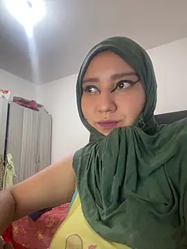 hannahayat online show from April 12, 2026, 7:41 pm