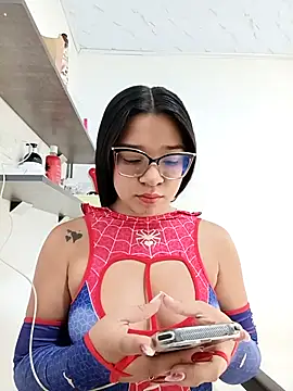 -VICKKY online show from October 2, 2025, 1:40 pm