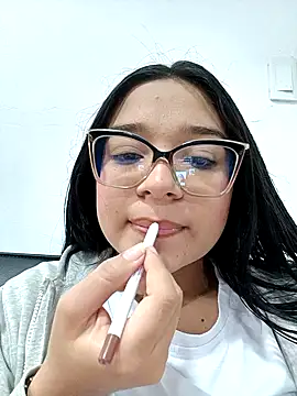 -VICKKY online show from December 20, 2025, 2:02 pm