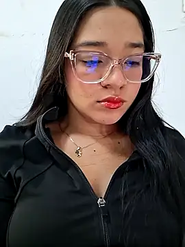 -VICKKY online show from March 19, 2026, 1:48 pm