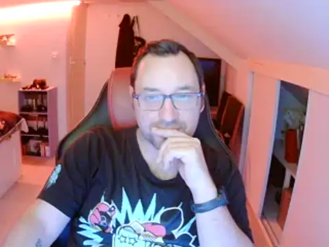 Snapshot of Fantaxx86 chatting on December 23, 2024, 10:44 pm Fantaxx86 online show from December 23, 2024, 10:44 pm