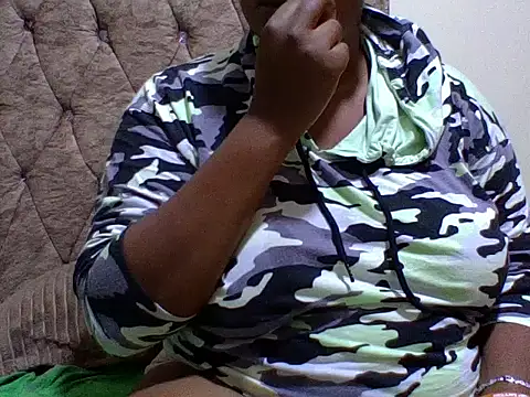 zoey10 online show from September 19, 2025, 5:20 am