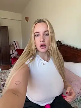 Snapshot of isisxoxx chatting on March 16, 2026, 11:25 am isisxoxx online show from March 16, 2026, 11:25 am