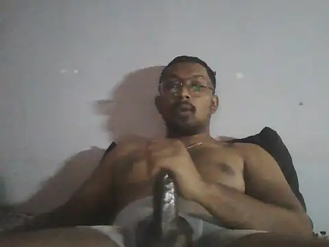 Snapshot of chennaibull101 chatting on October 18, 2025, 2:18 pm chennaibull101 online show from October 18, 2025, 2:18 pm