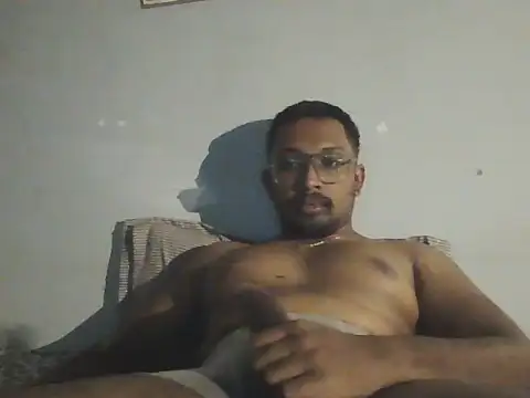 Snapshot of chennaibull101 chatting on October 19, 2025, 10:43 pm chennaibull101 online show from October 19, 2025, 10:43 pm