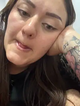 Sofiawilson  online show from December 20, 2025, 11:45 pm