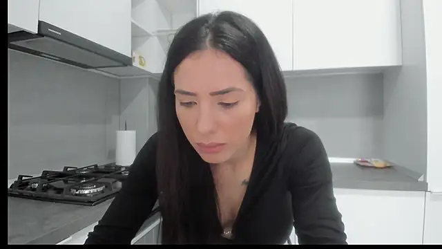 Emmapmg online show from November 26, 2025, 10:38 am