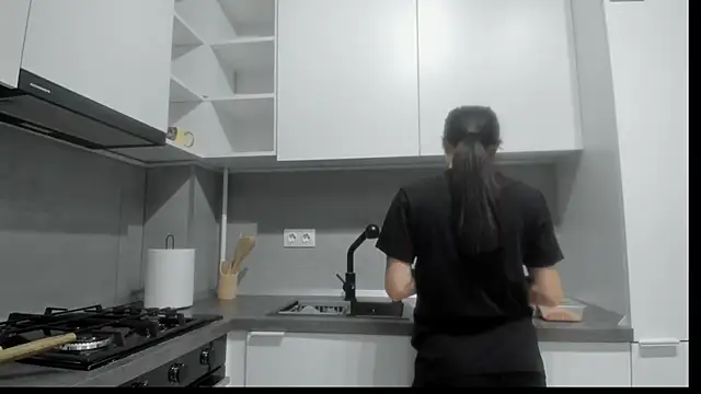 Emmapmg online show from December 18, 2025, 4:35 pm