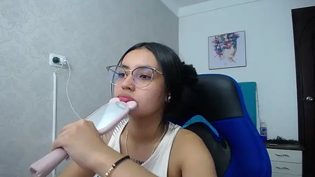 Snapshot of antonella_sweetlittle chatting on January 15, 2025, 6:40 pm antonella sweetlittle online show from January 15, 2025, 6:40 pm