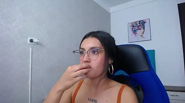 Snapshot of antonella_sweetlittle chatting on March 4, 2025, 6:39 pm antonella sweetlittle online show from March 4, 2025, 6:39 pm