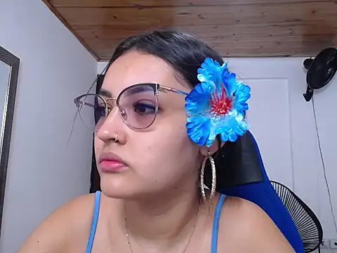 Snapshot of antonella_sweetlittle chatting on November 4, 2025, 1:32 pm antonella sweetlittle online show from November 4, 2025, 1:32 pm