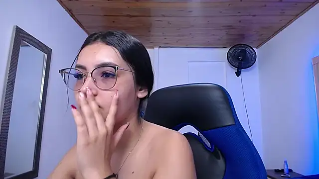 Snapshot of antonella_sweetlittle chatting on November 5, 2025, 1:11 pm antonella sweetlittle online show from November 5, 2025, 1:11 pm