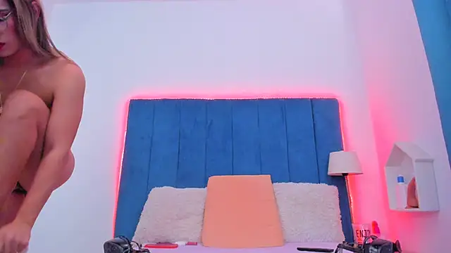 Camiiniieves online show from December 15, 2024, 2:52 am