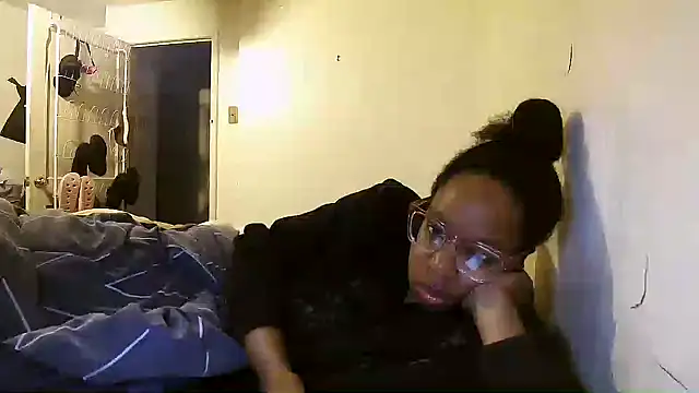 Snapshot of madamsensuale chatting on March 14, 2025, 12:07 pm madamsensuale online show from March 14, 2025, 12:07 pm