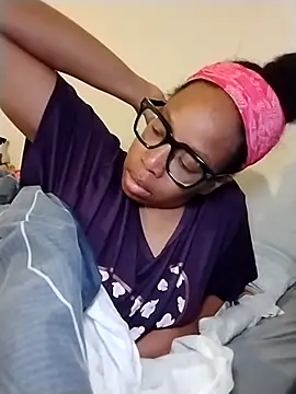 Snapshot of madamsensuale chatting on March 22, 2025, 6:33 am madamsensuale online show from March 22, 2025, 6:33 am