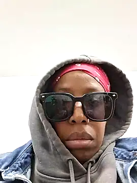 Snapshot of madamsensuale chatting on November 6, 2025, 9:59 pm madamsensuale online show from November 6, 2025, 9:59 pm