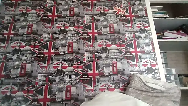 Snapshot of Lynylou chatting on October 24, 2025, 11:17 am Lynylou online show from October 24, 2025, 11:17 am