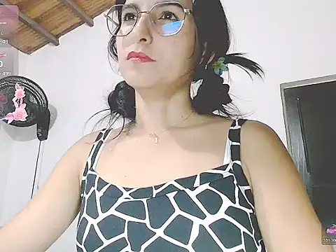 tifany19  online show from November 1, 2025, 1:51 am