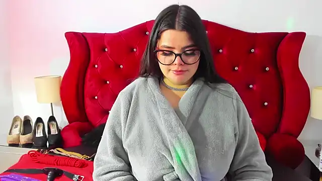 BrithneyLee  online show from December 19, 2024, 4:35 pm