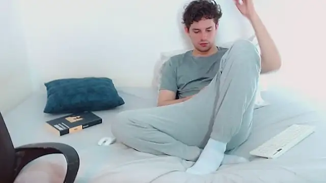 Elio555 online show from December 4, 2024, 4:49 pm